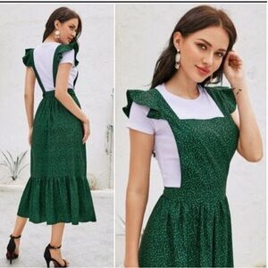 😍 ZARA 😍Green floral Pinafore dress